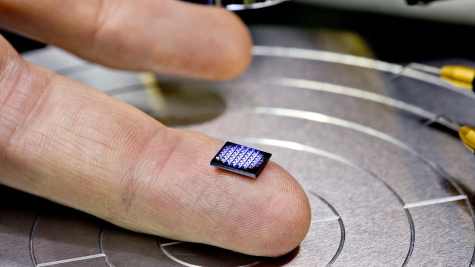 إنتاج أصغر كمبيوتر في العالم بحجم حبة ملح!