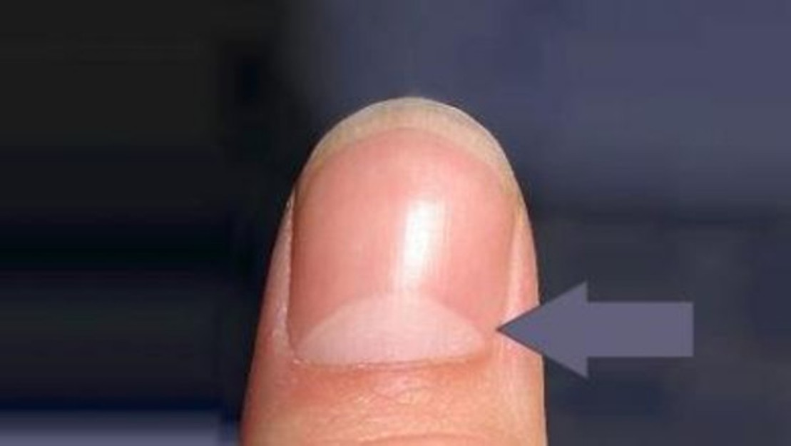 اكتشف معنى هذا الهلال على أظافرك Nails