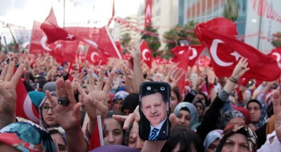 الشعب التركي يرفض الإنقلاب ويخرج بالملايين للشوارع