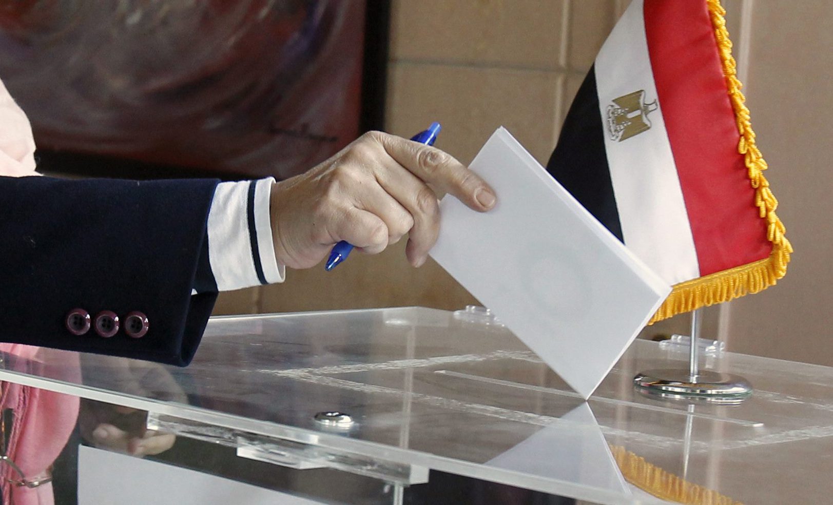 صحفي مصري: انشغال المصريون بأفلام الجنس هو سبب عزوفهم عن الانتخابات!