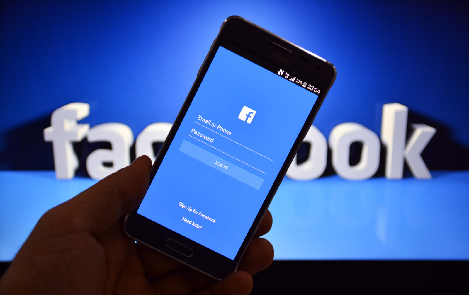ما الفرق بين حذف وإلغاء تنشيط الحساب في”الفيسبوك”؟